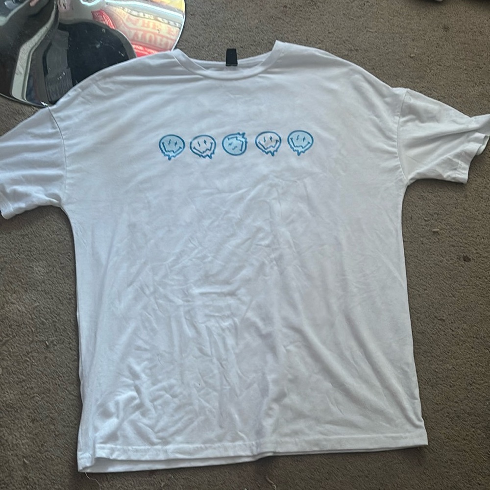 white baggy shein t shirt